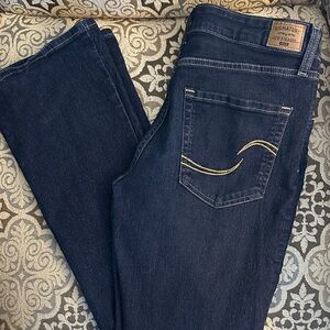 Signature by Levi Women's mid rise boot cut Jeans size 10 worn once